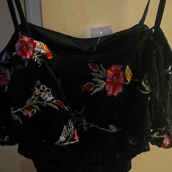 Elli White Floral Embroidered Black Lace Top (S)(NWT) 🖤✨️ - Picture 4 of 4